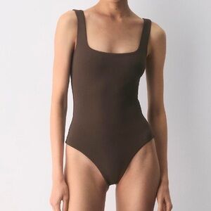 aritzia babaton contour original bodysuit in rich mocha brown